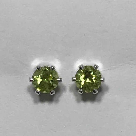 Pamynthia Designs Jewelry - Peridot Sterling Silver Stud Earrings- 4mm AA Grade Peridot Earrings